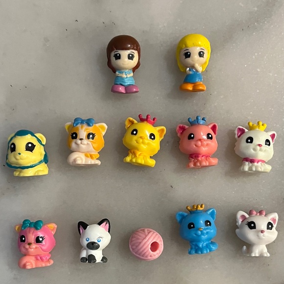 Cute Cats, Squinkie Girls and Ball of Yarn Bundle - Picture 1 of 3